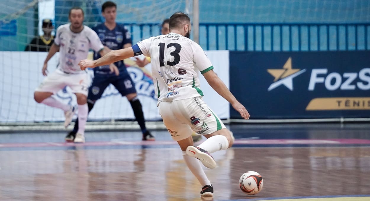 Desfalcado, Foz Futsal perde em casa para o Santa Helena