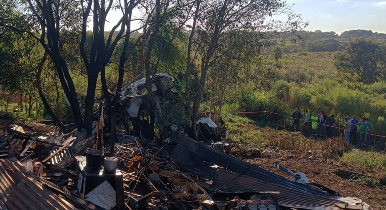 Piloto morre na queda de avião com dinheiro no Paraguai