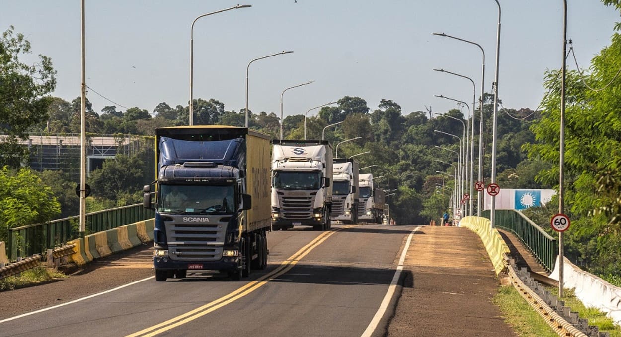 Receita anuncia mudança na fiscalização de cargas na fronteira