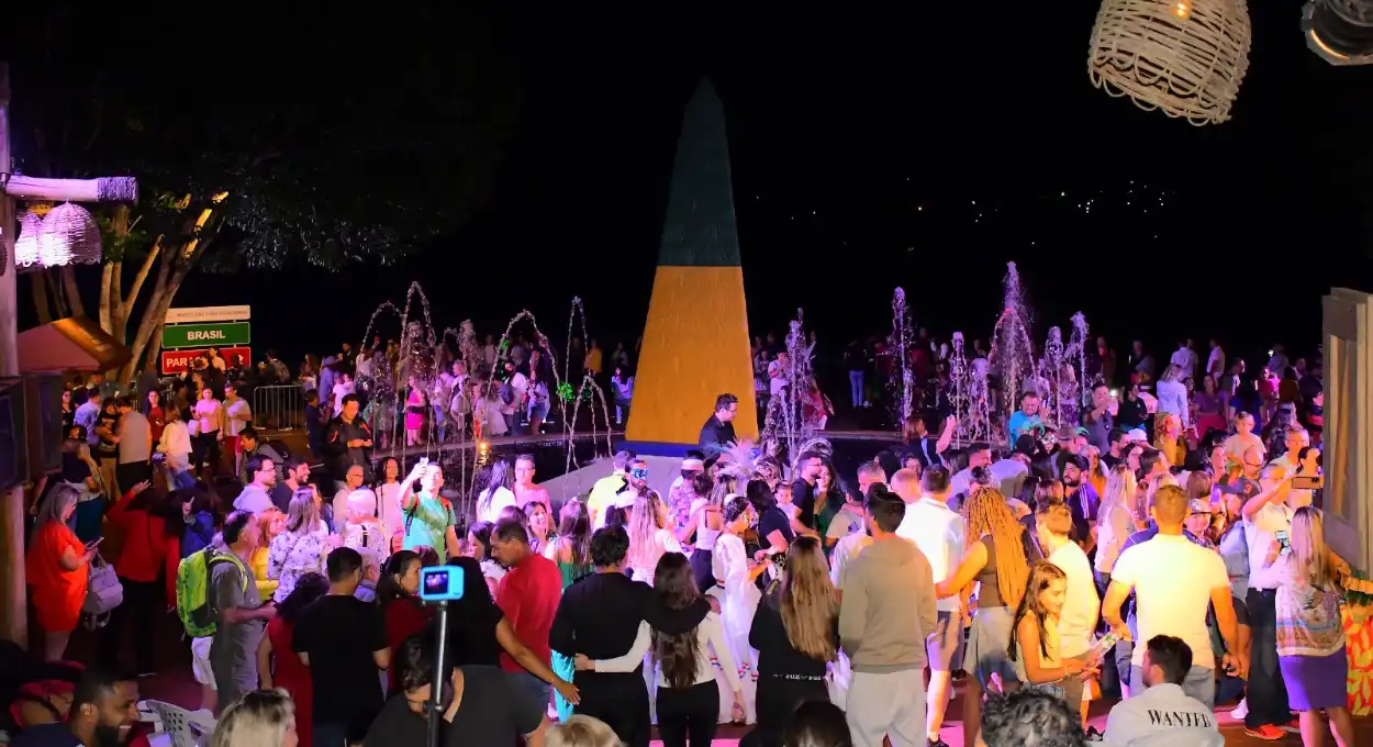 Marco das Três Fronteiras à noite: o passeio imperdível em Foz do Iguaçu