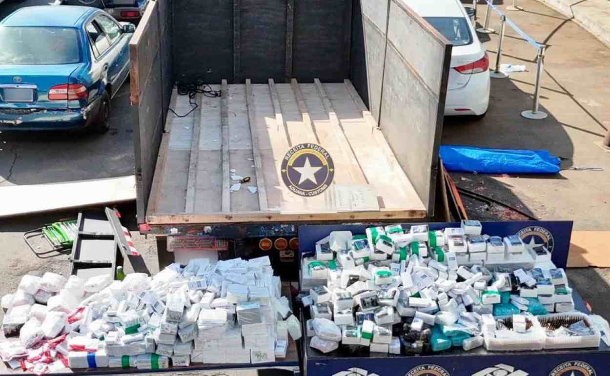 Receita confisca R$ 2 milhões em mercadorias na Ponte da Amizade, e motorista foge para o Paraguai