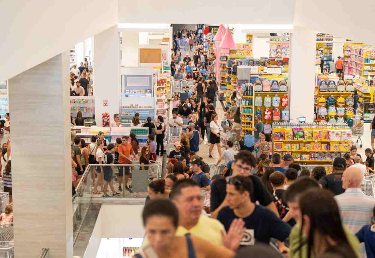Shopping China registra intenso movimento pré-feriado de Tiradentes