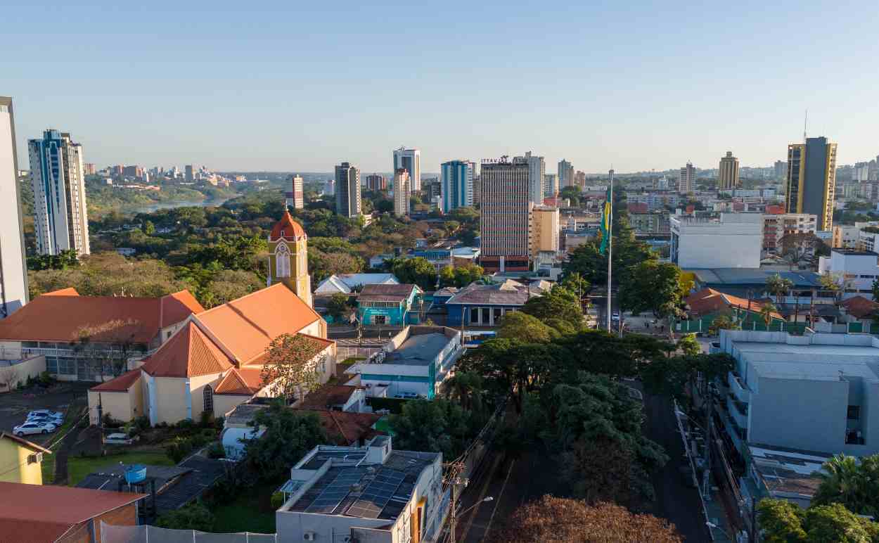 Abre e fecha no feriadão de Páscoa: saúde, coleta de lixo e bancos