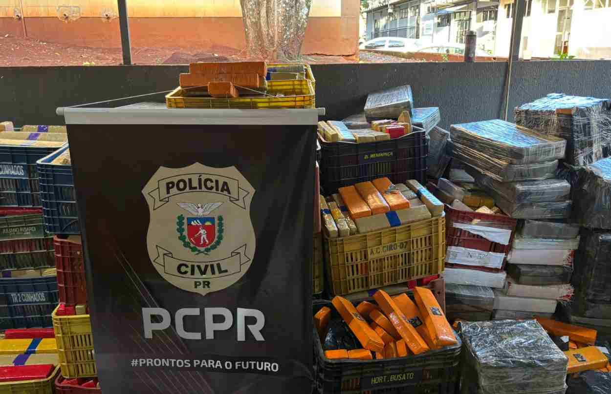 Veículo ‘derrama’ maconha por ruas de Foz e depósito perto do cadeião: 4 toneladas da erva