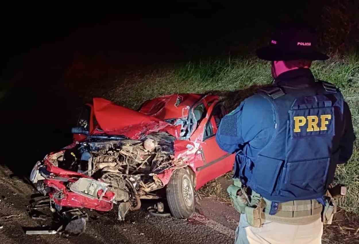 Batidas de frente causam metade das mortes em rodovias no feriadão, todas à noite