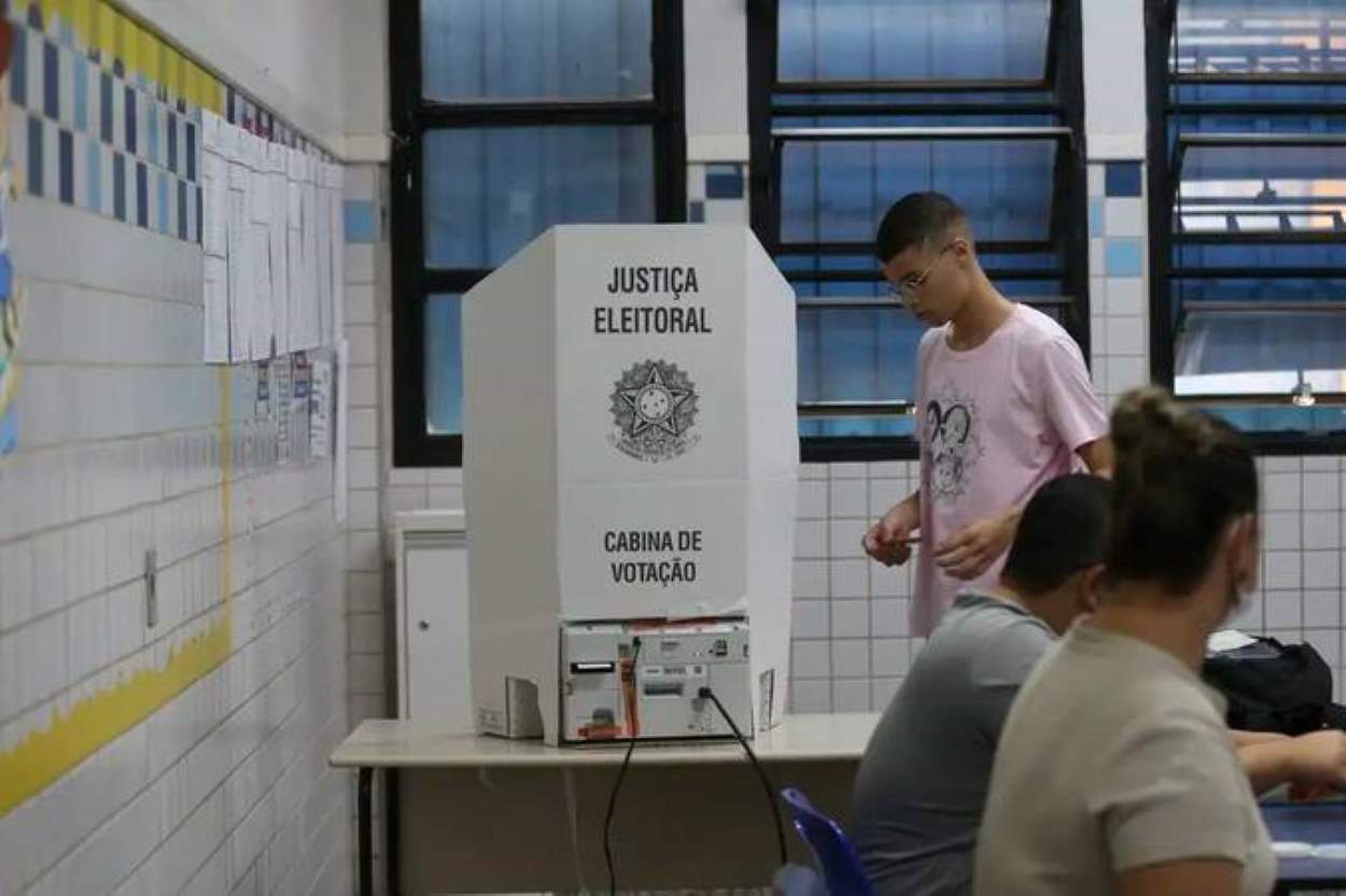 Campanha incentiva jovem a tirar título e votar