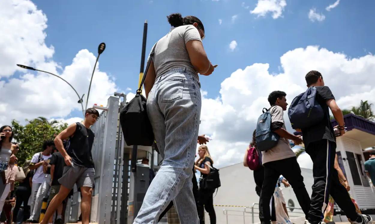 ENEM 2026 libera isenção; veja quem pode pedir grátis