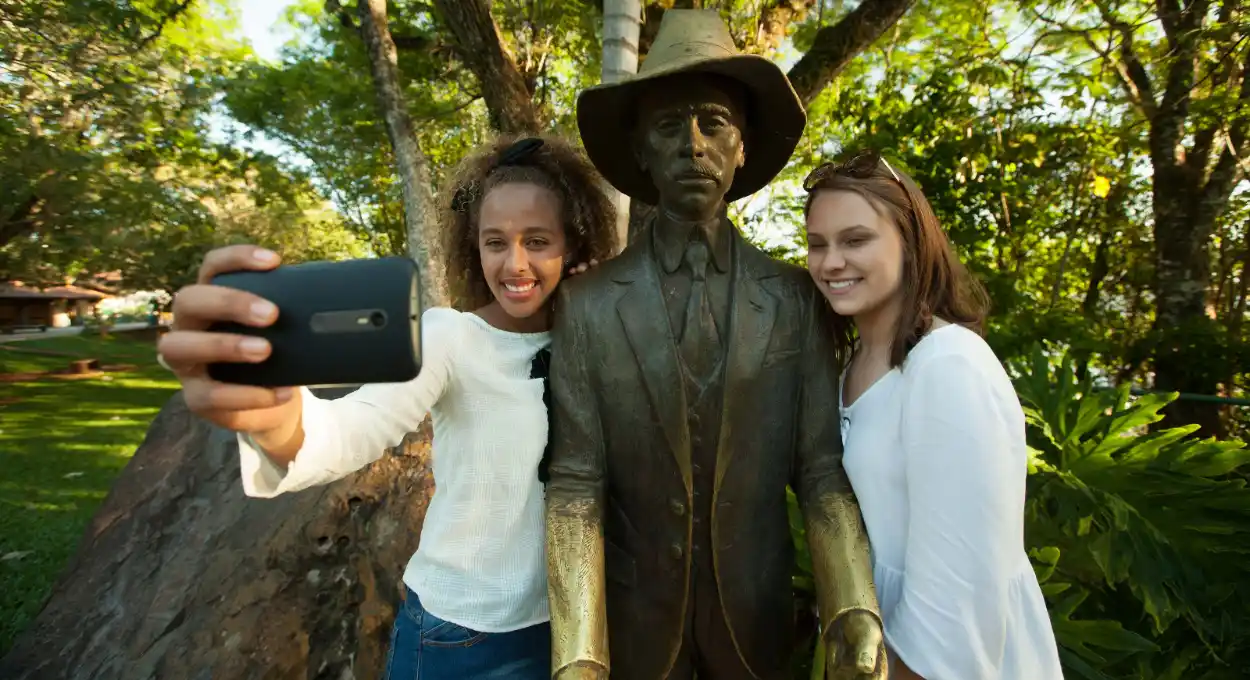 Parque Nacional do Iguaçu abre exposição gratuita sobre Santos Dumont neste sábado