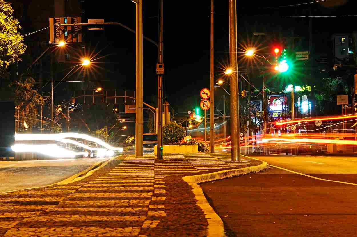 Saiba os novos canais para relatar problemas na iluminação pública de Foz