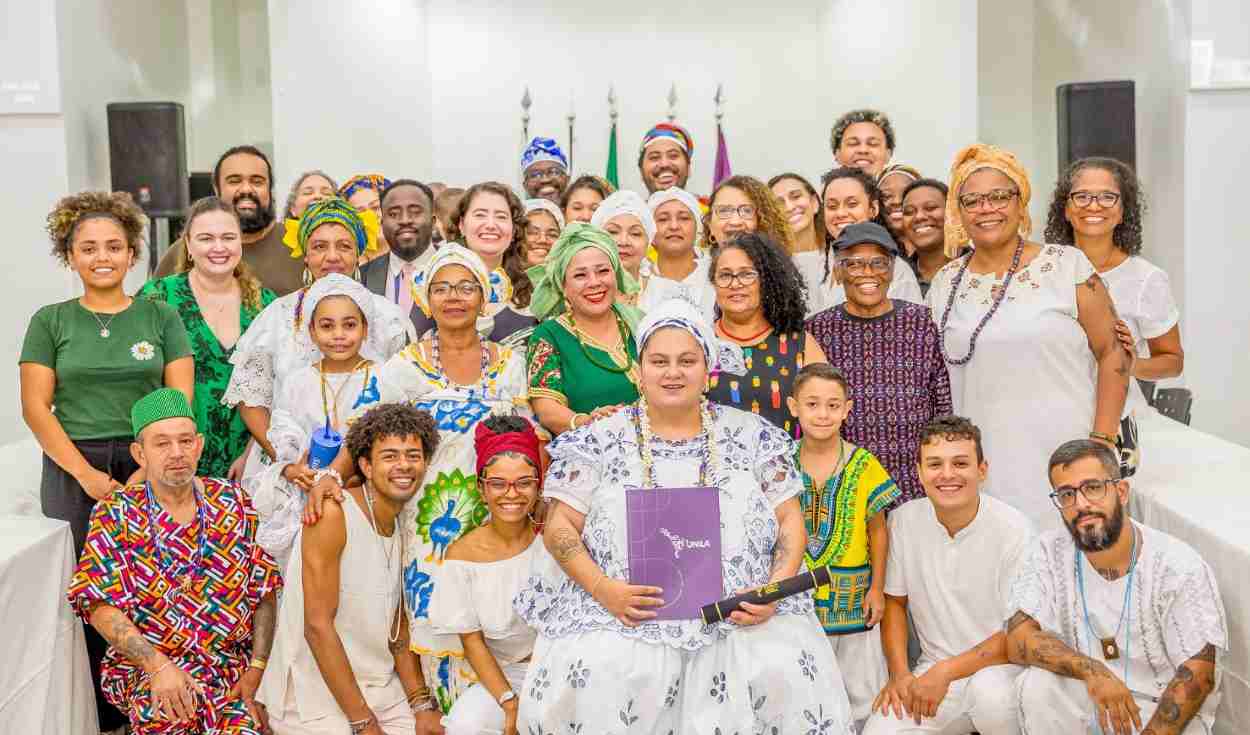 Mãe Marina de Tunirê recebe título de Doutora Honoris Causa da Unila