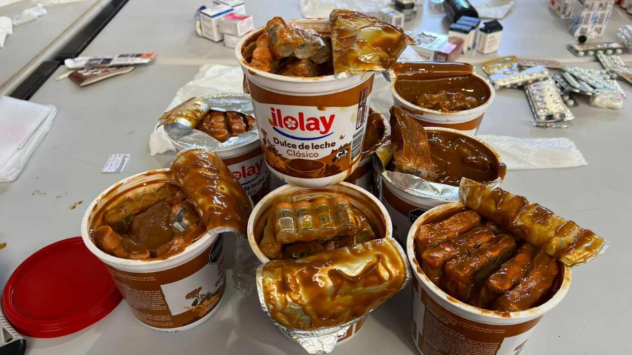 Ônibus abordado em Foz levava remédios para emagrecer escondidos em doce de leite