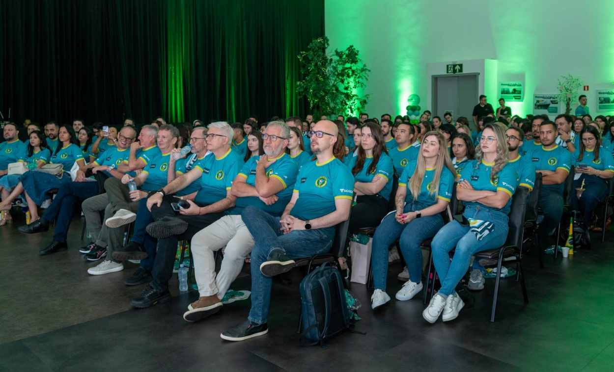 Sicoob Três Fronteiras reúne PR e RS em Foz e celebra crescimento