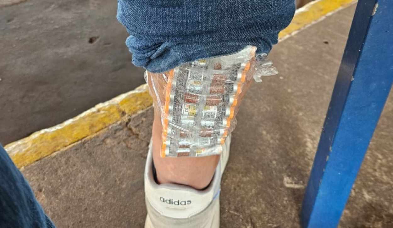 Viajante é pego com tirzepatida preso ao corpo na Ponte da Amizade