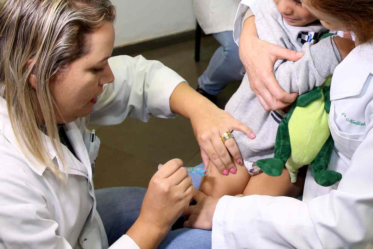 Saúde reforça importância da vacina contra meningite