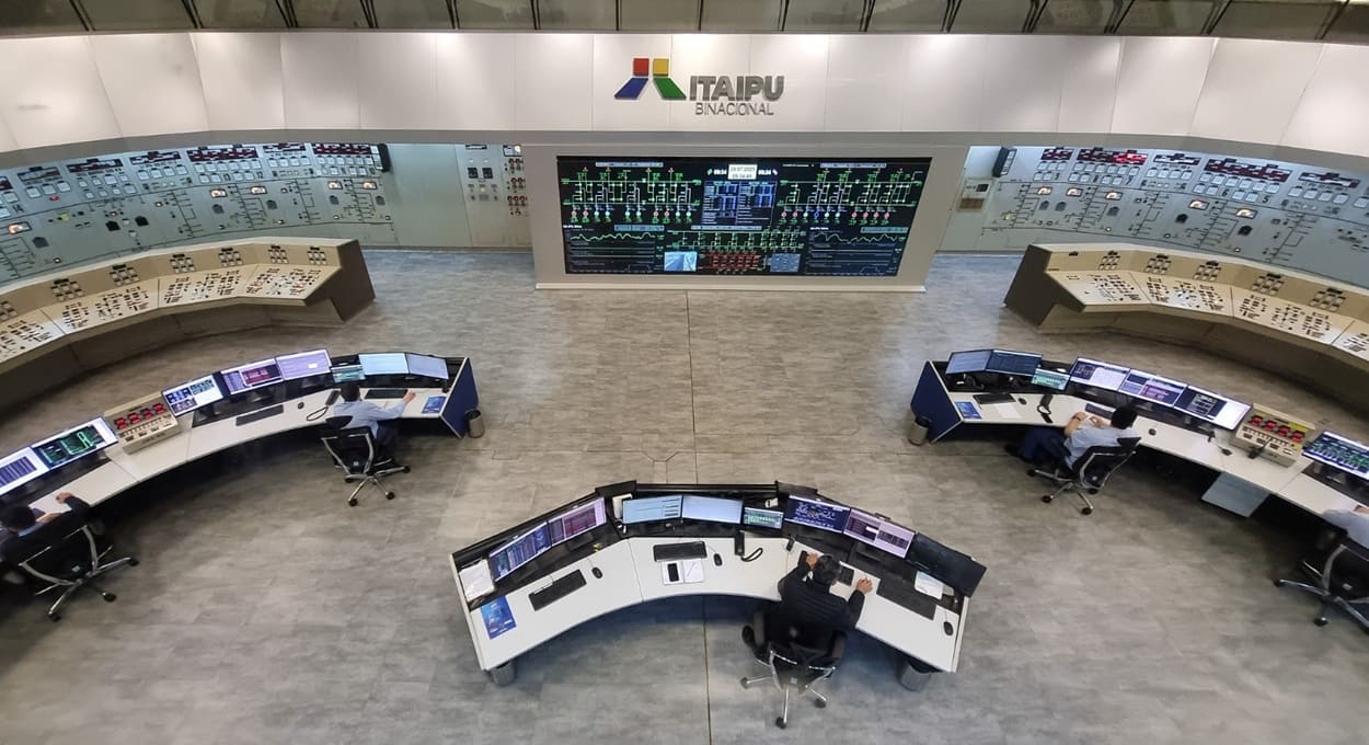 Itaipu comemora 42 anos do início da geração comercial de energia
