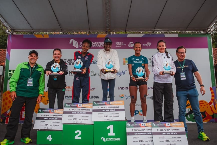 Pódio feminino da Meia Maratona das Cataratas.