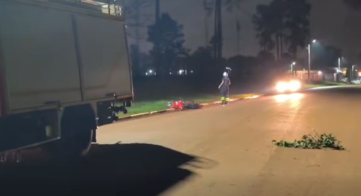 Argentina: motociclista morre atingida por caminhão em Puerto Iguazú