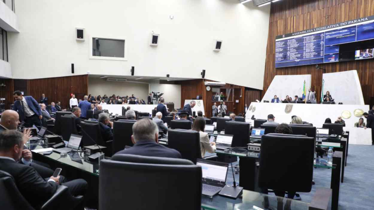 Alep aprova PEC que altera regras de aposentadoria para policiais no Paraná