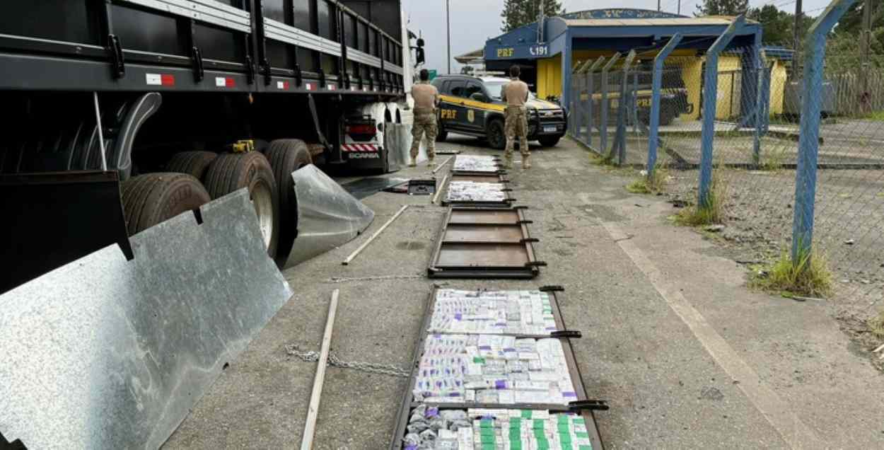 Carreta do Paraguai é parada na BR-277 com 4 mil emagrecedores e anabolizantes