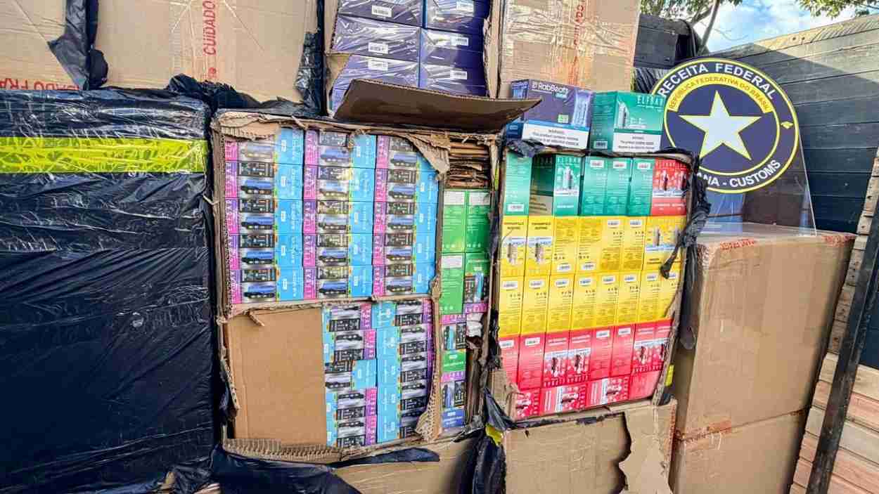 Receita apreende 10 mil cigarros eletrônicos em carga de meio milhão na Ponte da Amizade