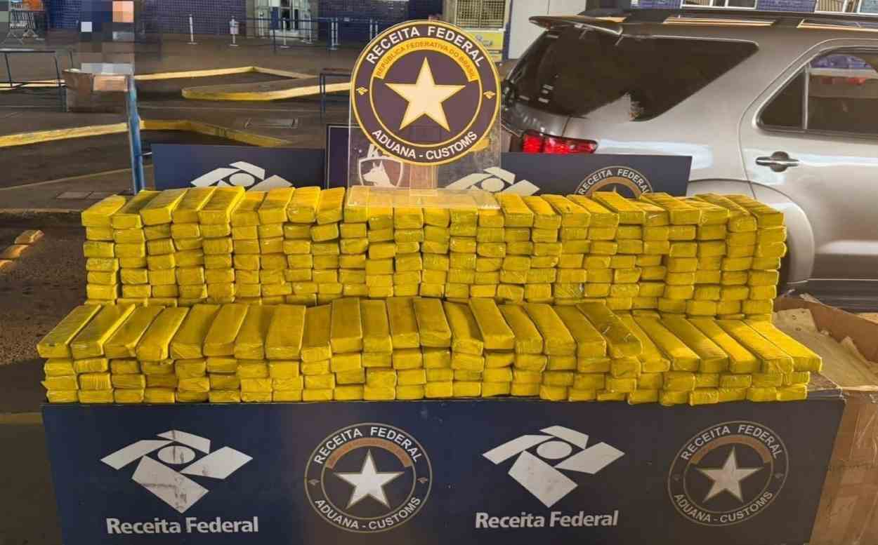 Receita detecta droga trazida do Paraguai em teto e assoalho de caminhão na fronteira