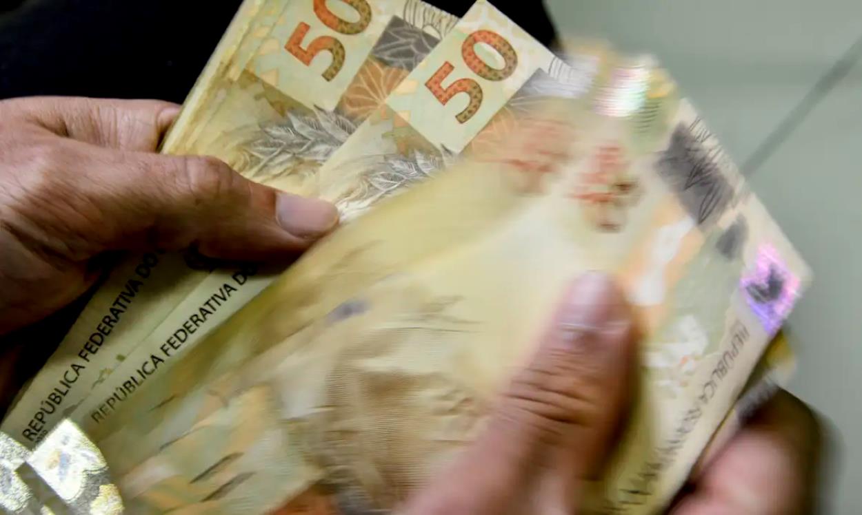 ENEM abre vagas com pagamento de até R$ 864 por dia