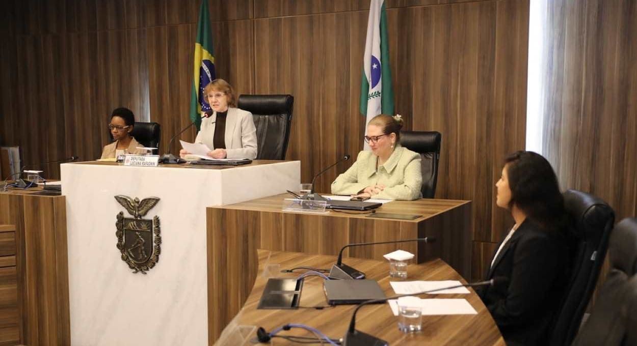 Evento na Alep debate presença feminina na ciência e desafios de permanência