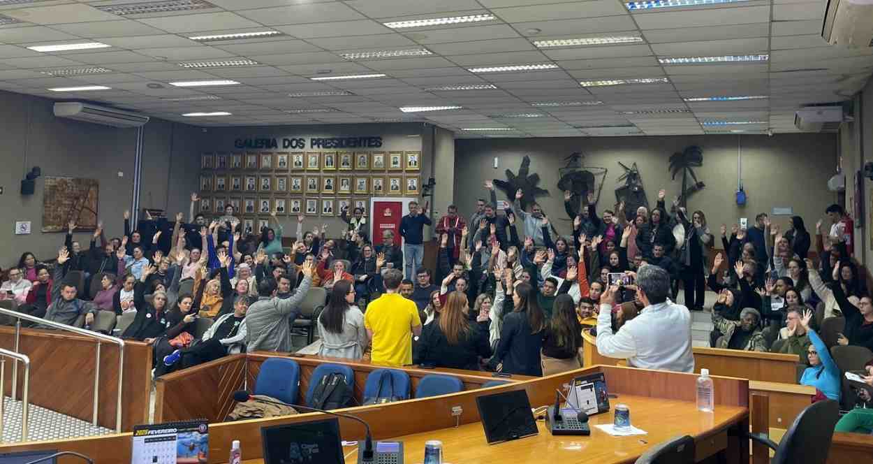 Servidores rejeitam proposta de reajuste da prefeitura; entenda próximos passos