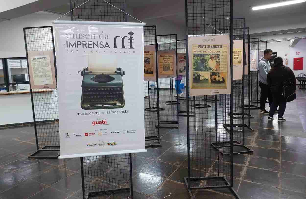 Unioeste recebe exposição que revisita a história de Foz