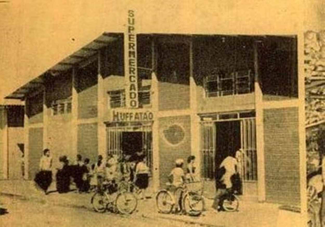 Supermercado Muffato na Vila C, em Foz, era aberto em 1979