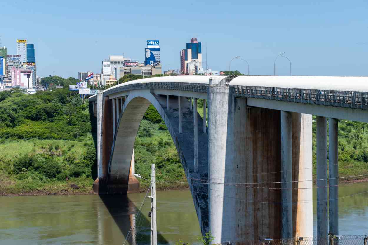 Ponte da Amizade tem duas apreensões de droga em veículos cruzando a fronteira