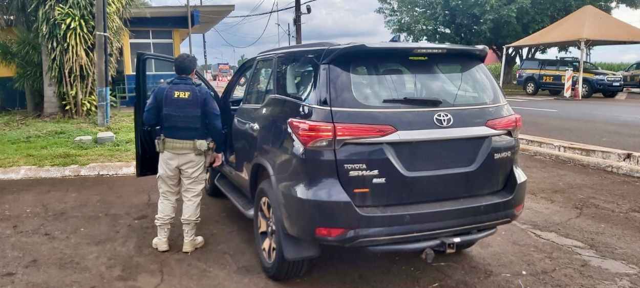Em menos de 12 horas, PRF recupera três Toyotas Hilux