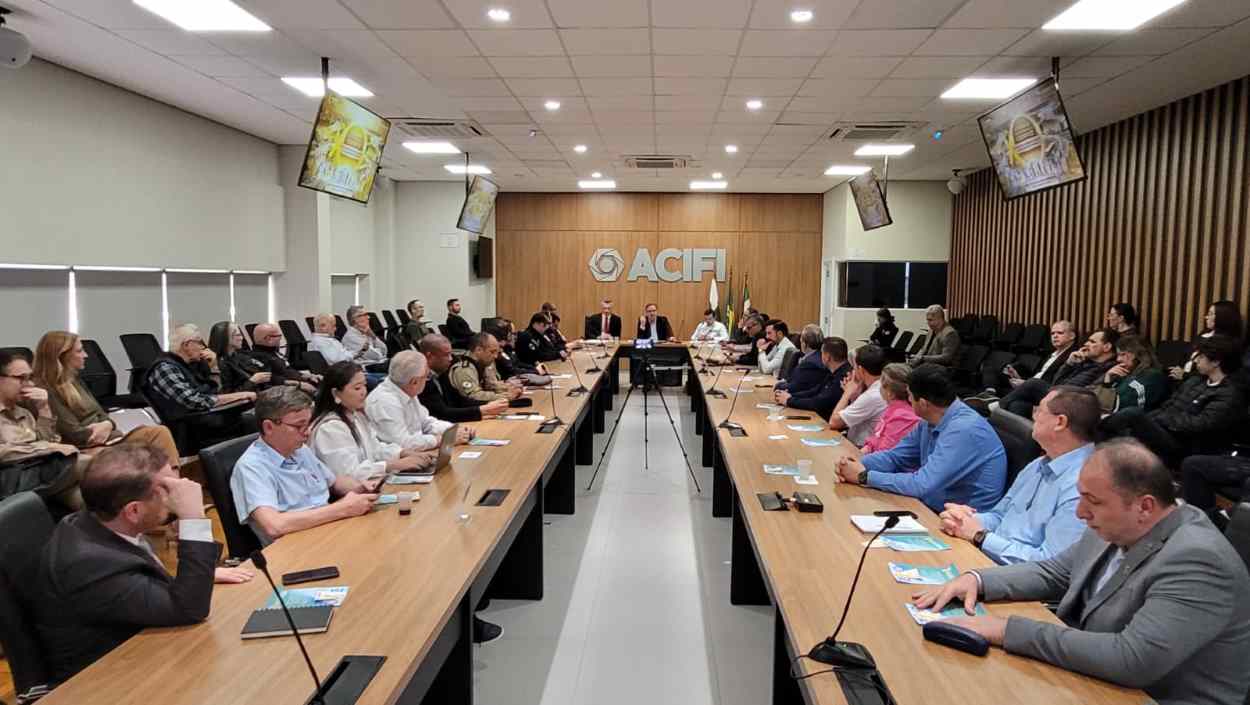 Projeto une poder público e sociedade para mudar a segurança viária em Foz