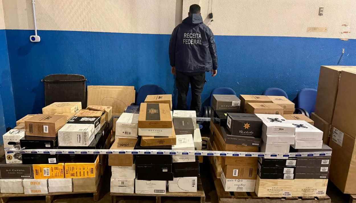 Receita retém 200 caixas de vinho, carga de R$ 100 mil, em depósito na fronteira