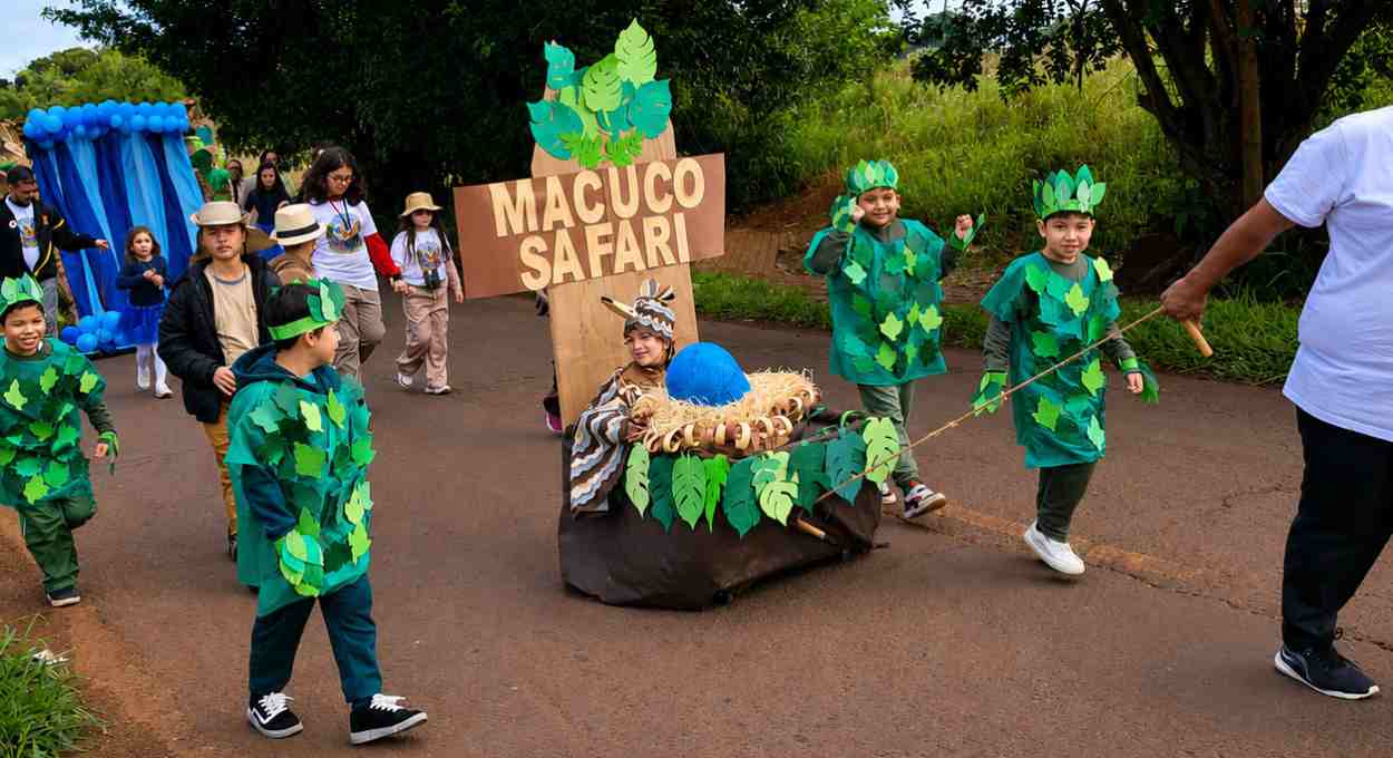 Sem chuva, Escola Municipal Olavo Bilac realiza desfile cívico