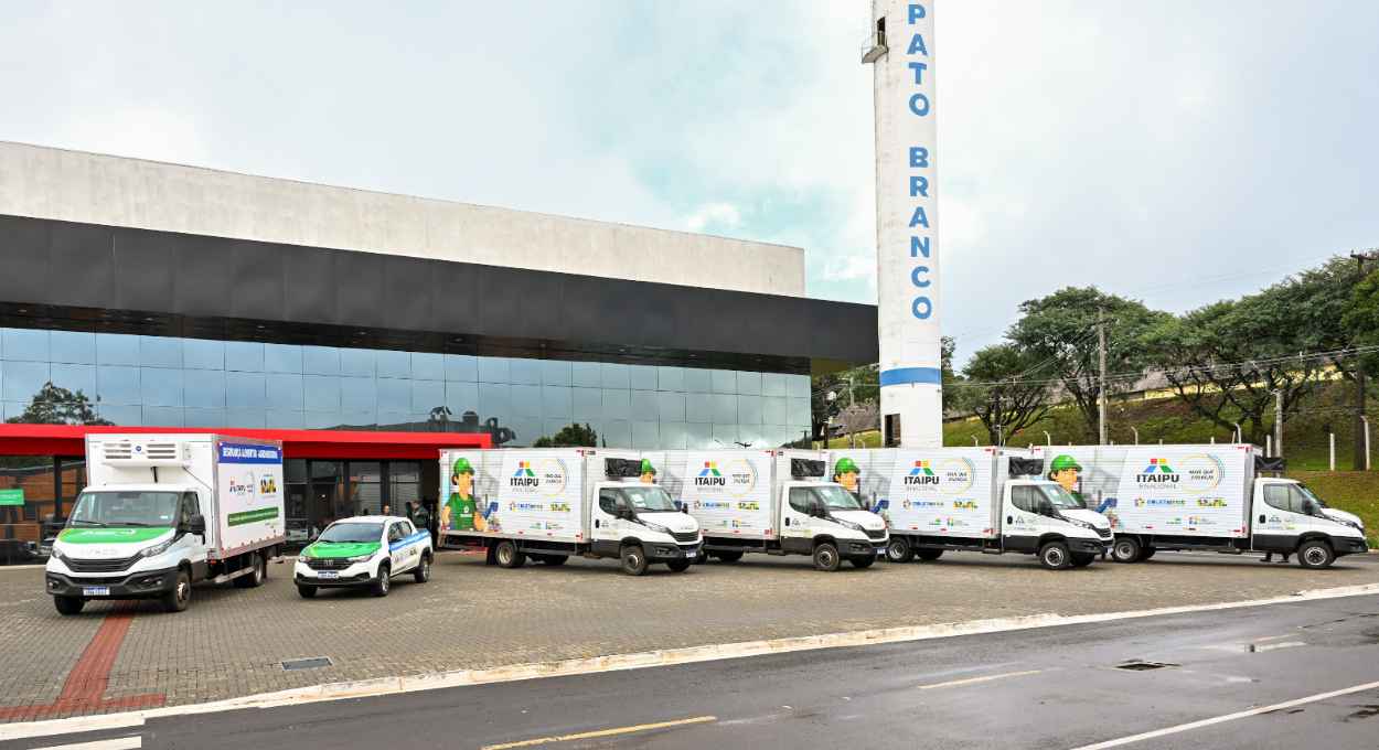 Itaipu entrega veículos e equipamentos para impulsionar reciclagem no Sudoeste do PR