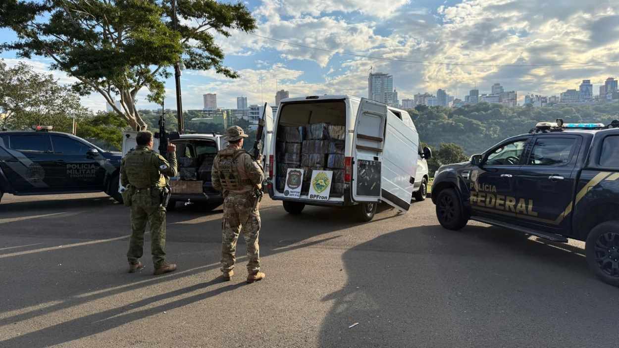 Em menos de 24 horas, polícia apreende 3 toneladas de maconha em Foz do Iguaçu
