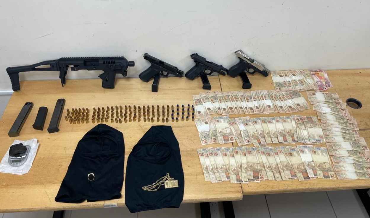 Polícia barra armas, munição e dinheiro ao monitorar barco do Paraguai