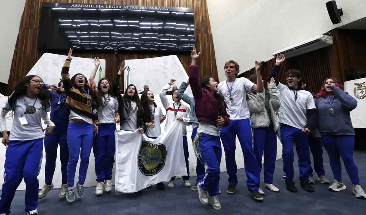 Projeto leva debates e pensamento crítico a estudantes da rede pública