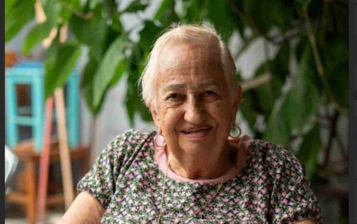 Moradora revive a história de Foz do Iguaçu com set de filmagem em casa