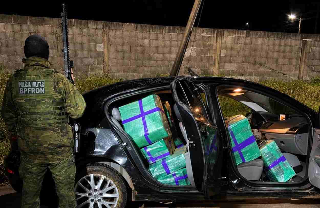 Jovem de 23 anos sai de Foz com carga de droga, foge e capota na BR-277