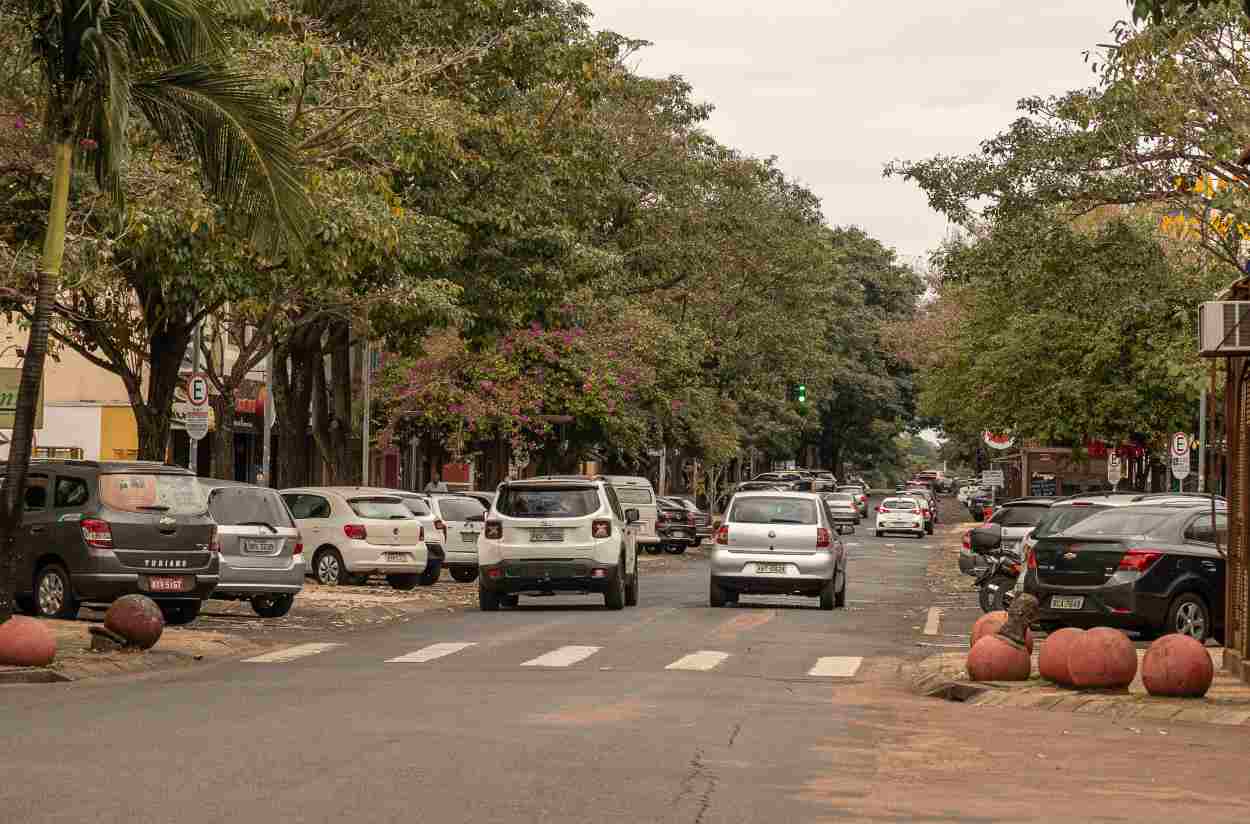 Junho começa com mais de 600 vagas de emprego em Foz