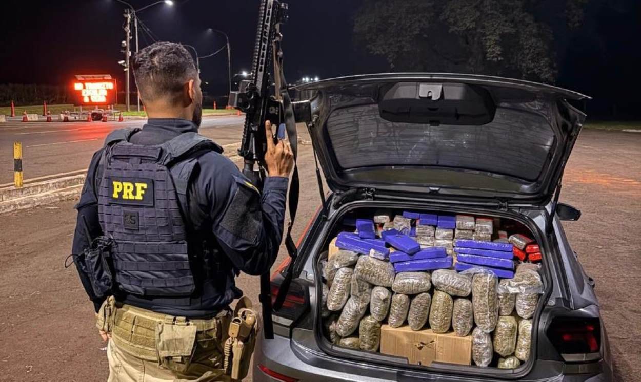 Perseguição na BR-277 tem apreensão de meia tonelada de maconha em veículo clonado