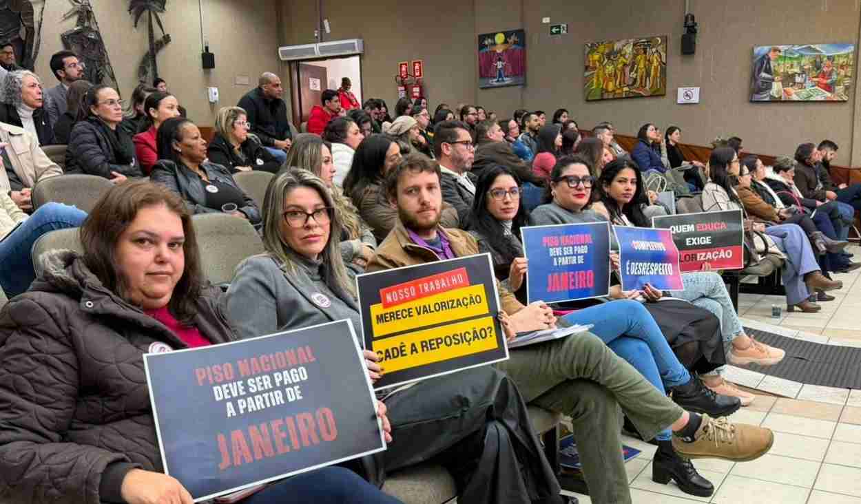 Presidência sanciona piso dos professores de R$ 5.130 com ganho real