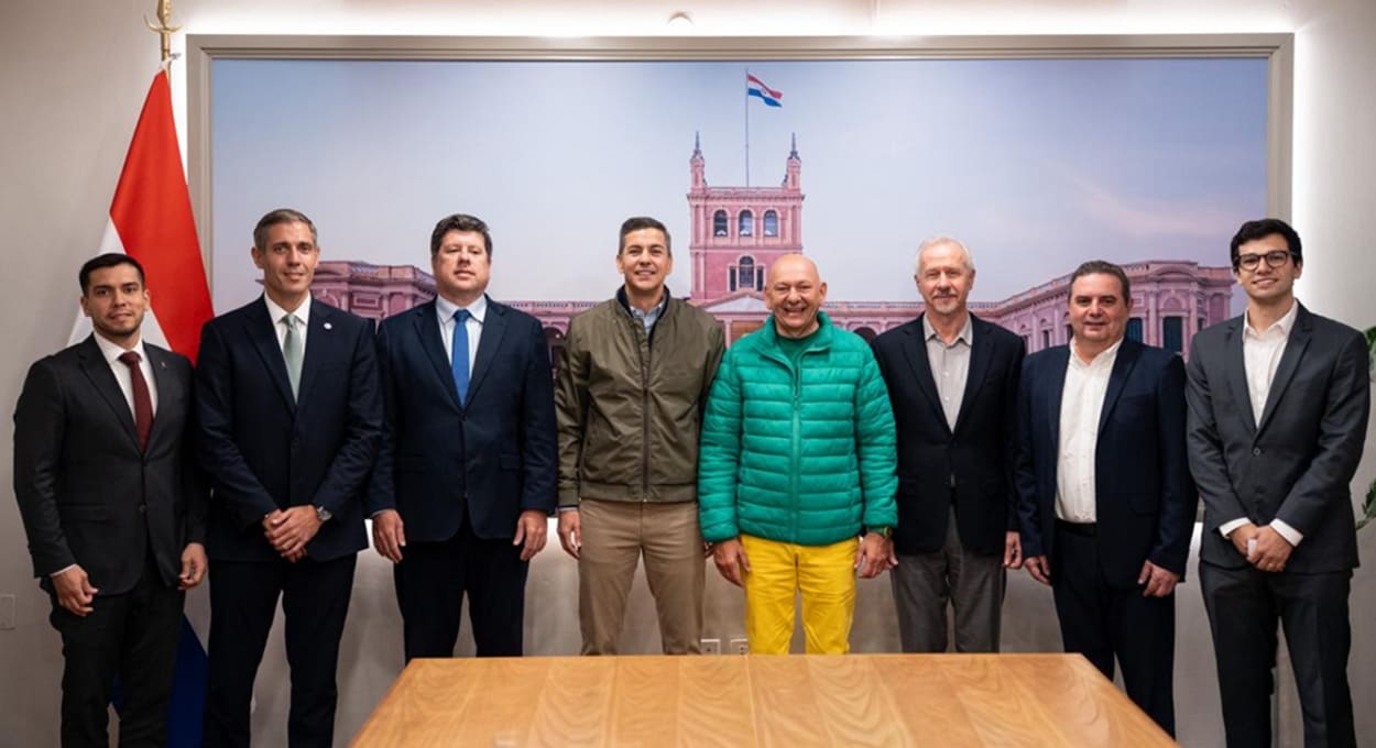 Com planos de investir no Paraguai, dono da Havan visita o país