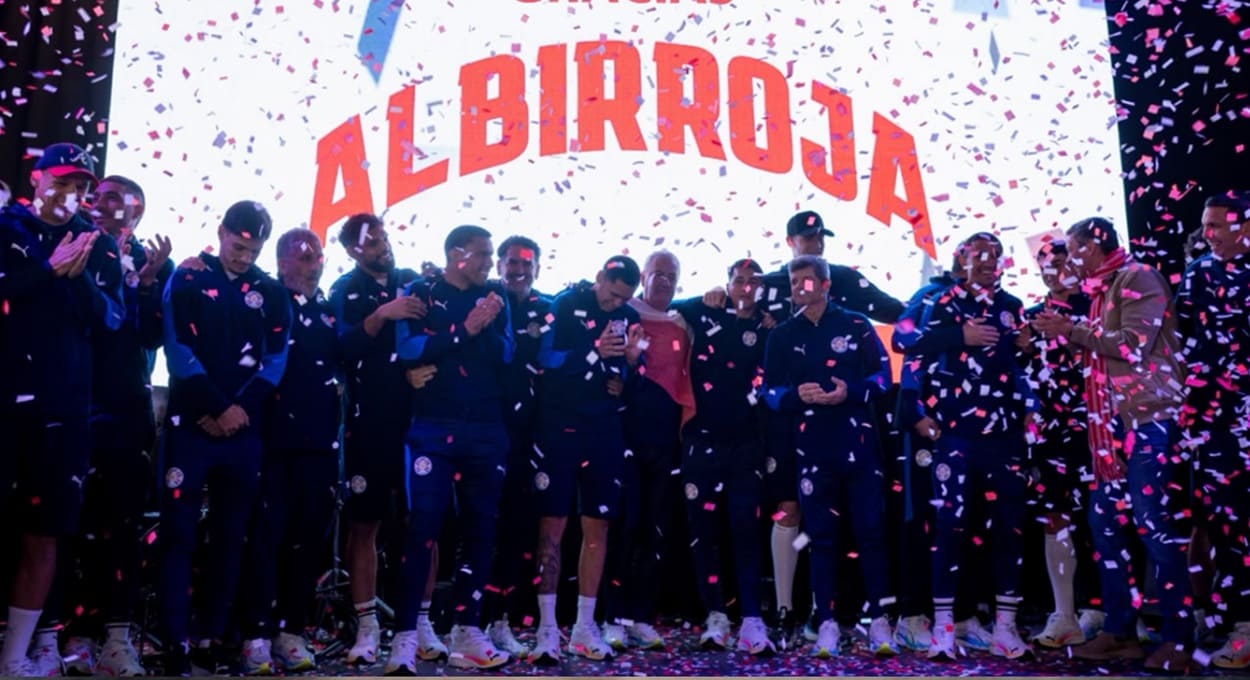 Copa do Mundo 2026: seleção do Paraguai é recebida com festa