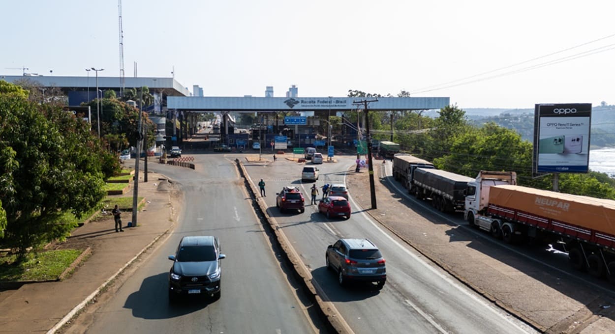 Ponte da Amizade: pais de autistas pedem reativação de passagem prioritária