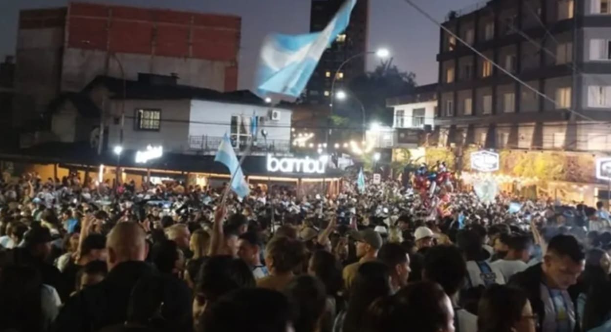 Argentina na final da Copa: moradores de Puerto Iguazú saem às ruas
