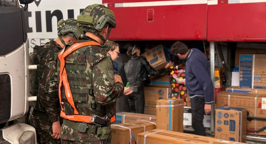 Fiscalização a ônibus procedente da fronteira.