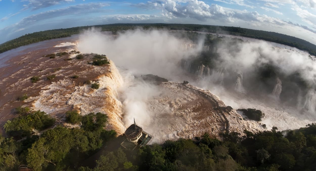 Cheia nas Cataratas do Iguaçu continua — veja a previsão do tempo